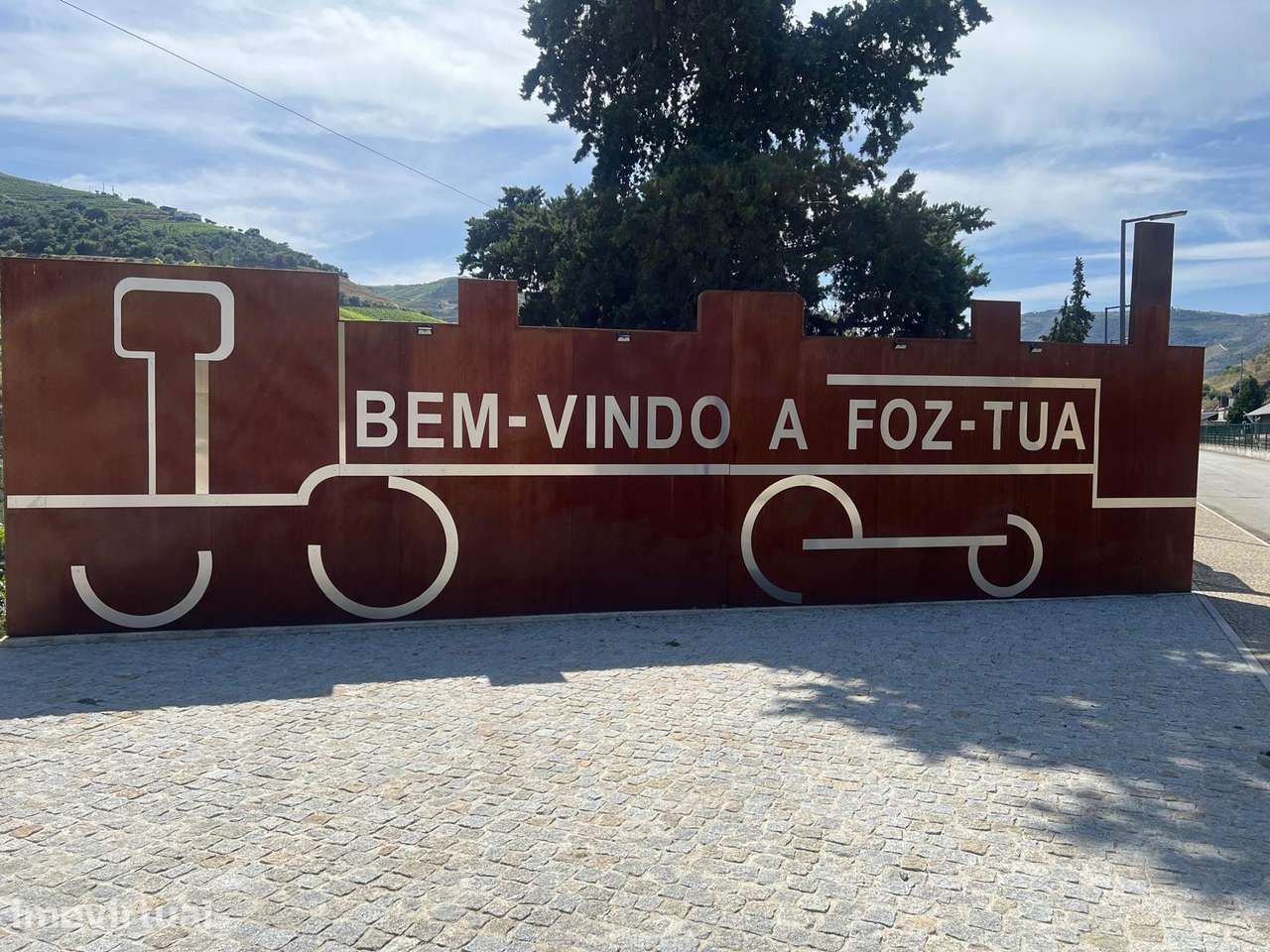 Moradia T6 com bar restaurante a funcionar no R/C em  Foz Tua - Grande imagem: 2/26