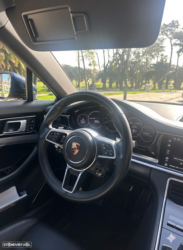 Porsche Panamera - 4