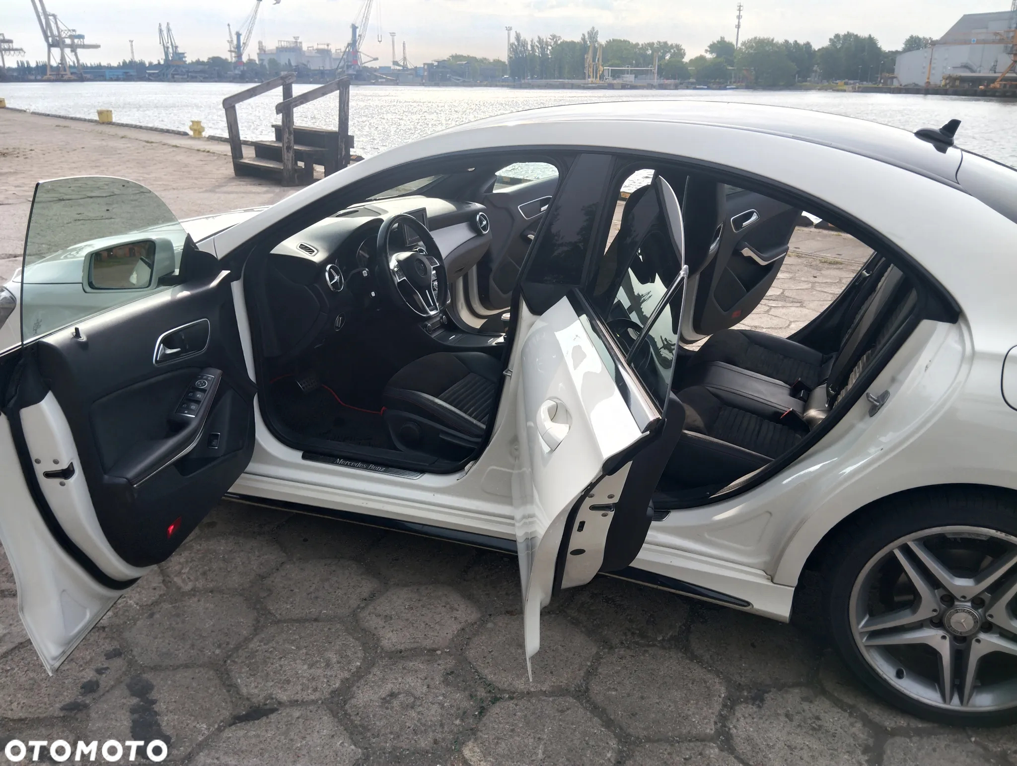 Mercedes-Benz CLA - 24