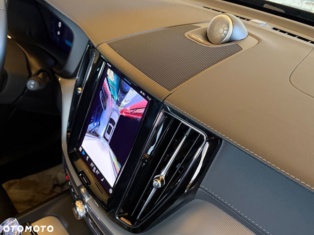 Volvo XC 60 B5 B AWD Ultra Black Edition - 11