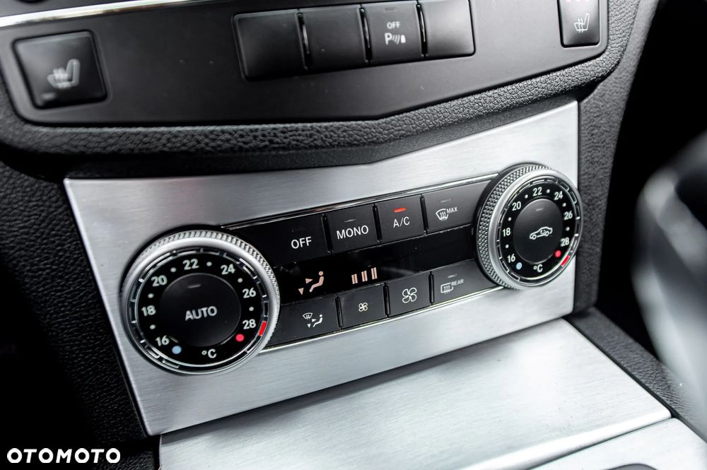 Mercedes-Benz Klasa C 200 7G-TRONIC Avantgarde Edition - 32
