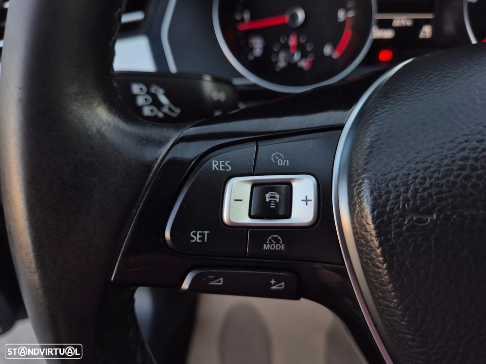 VW Passat Variant 2.0 TDI Confortline - 27