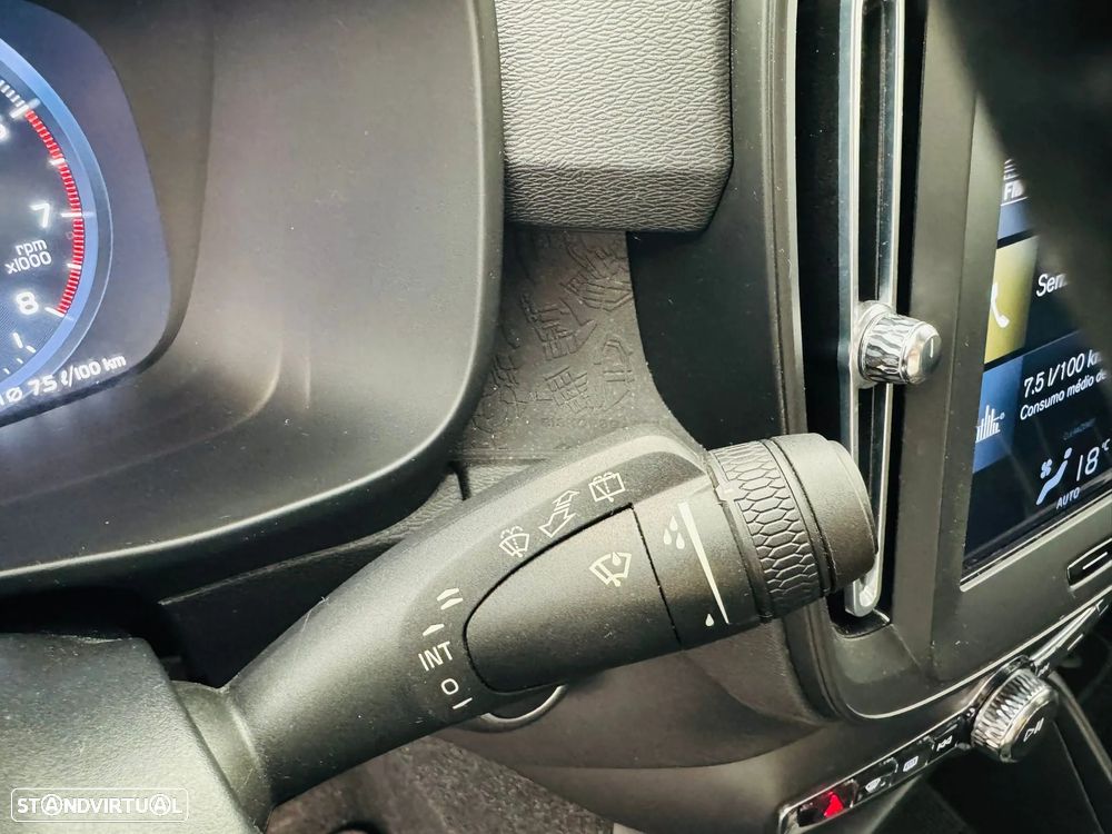 Volvo XC 40 1.5 T2 Momentum Plus - 18