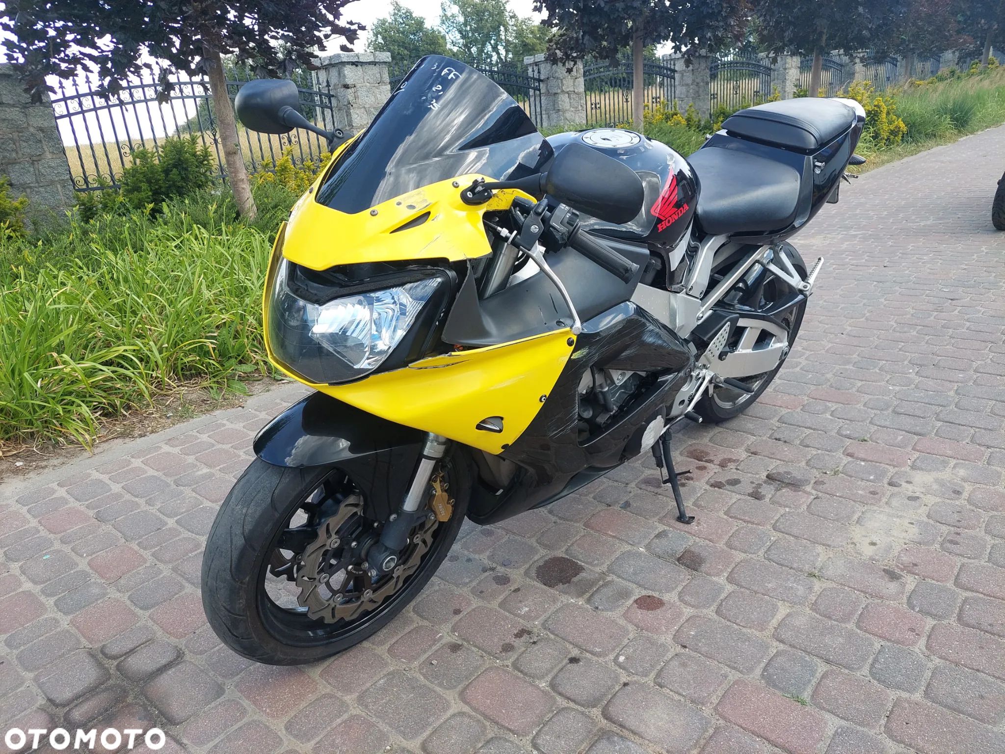 Honda CBR - 1