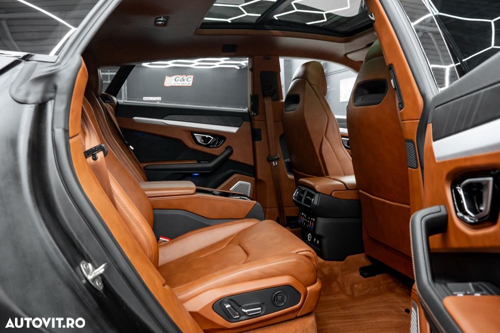 Lamborghini URUS Standard - 17