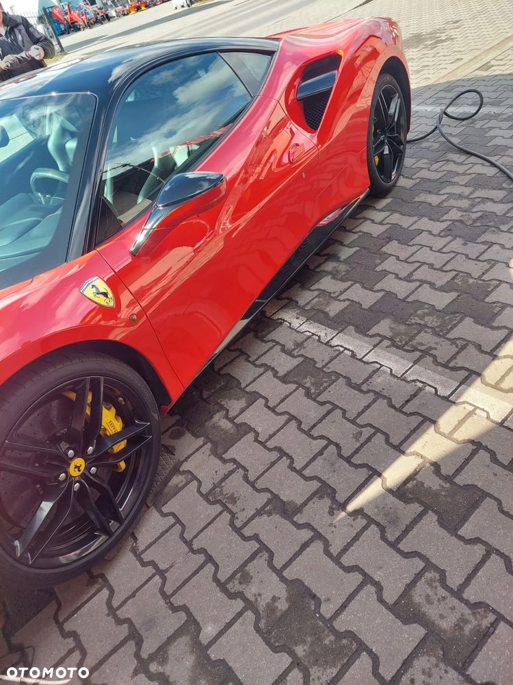 Ferrari 488 - 1