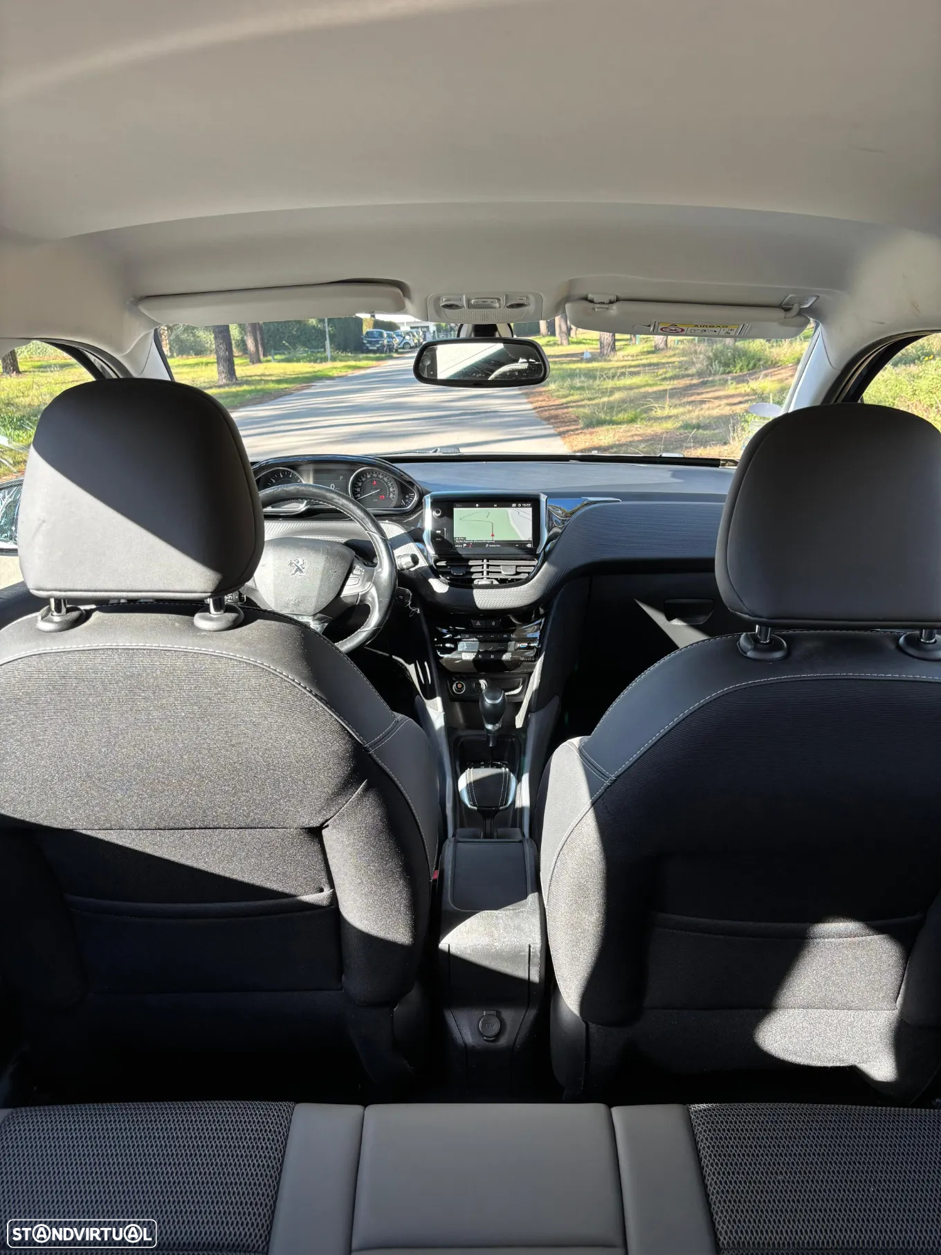 Peugeot 2008 1.2 PureTech Allure EAT6 - 8
