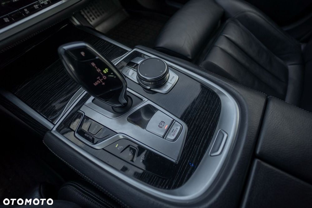 BMW Seria 7 - 30