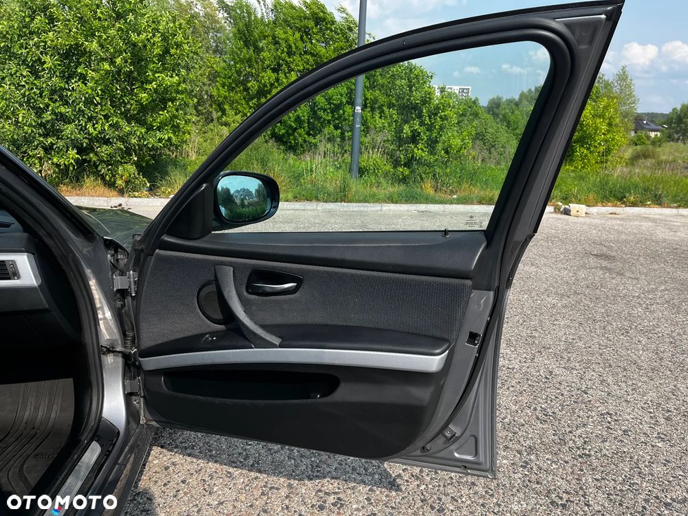 BMW Seria 3 318d Touring Sport Line - 16