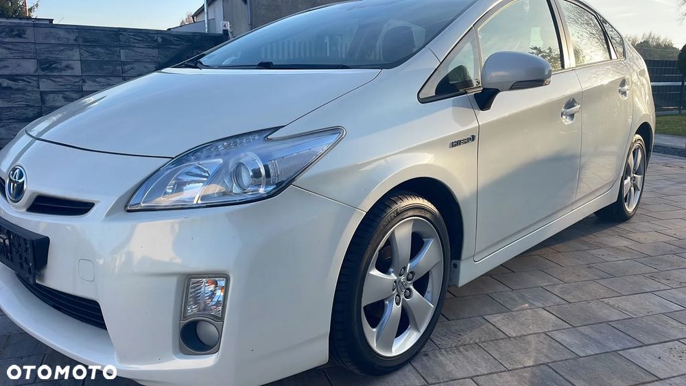Toyota Prius 1.8 HSD Premium - 9