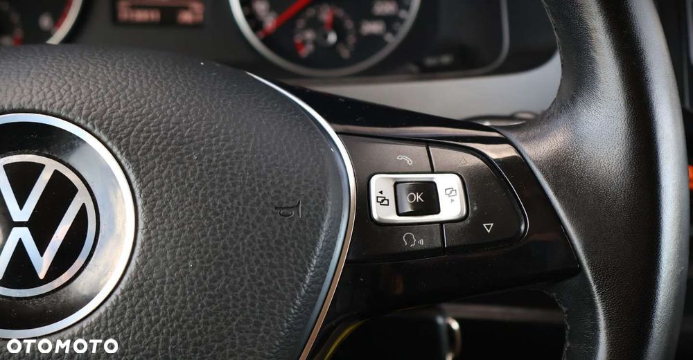 Volkswagen Caravelle - 28