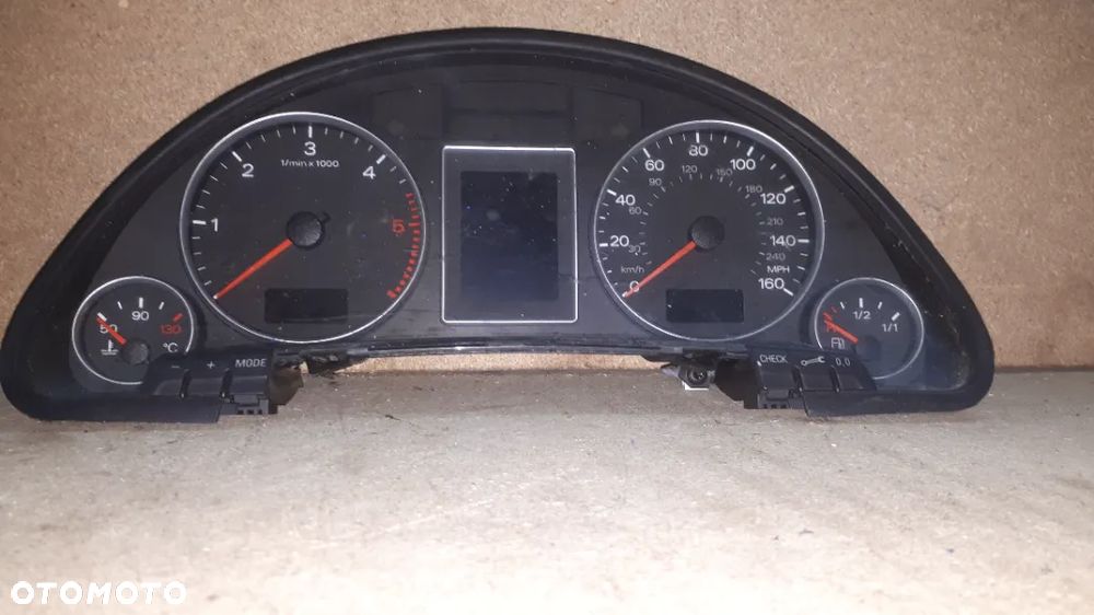 Licznik Audi A4 B7  UK  8E0920951L - 1