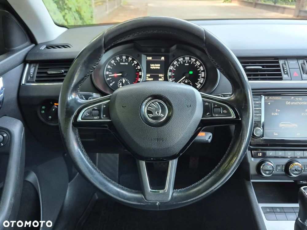 Skoda Octavia 2.0 TDI Ambition DSG - 8