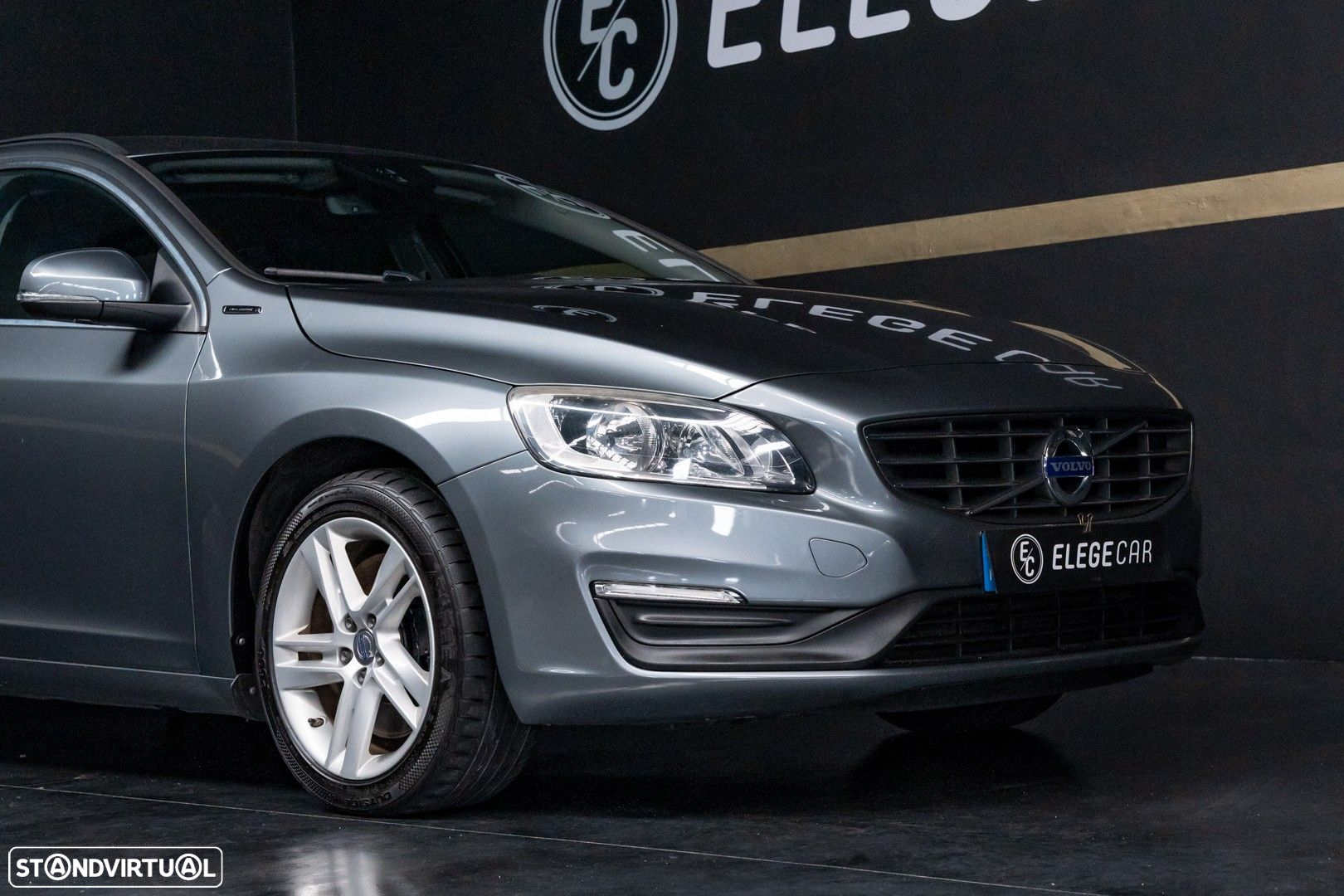 Volvo V60 2.4 D6 Momentum AWD Phev - 3