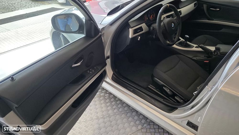 BMW 320 d EfficientDynamics Navigation - 37