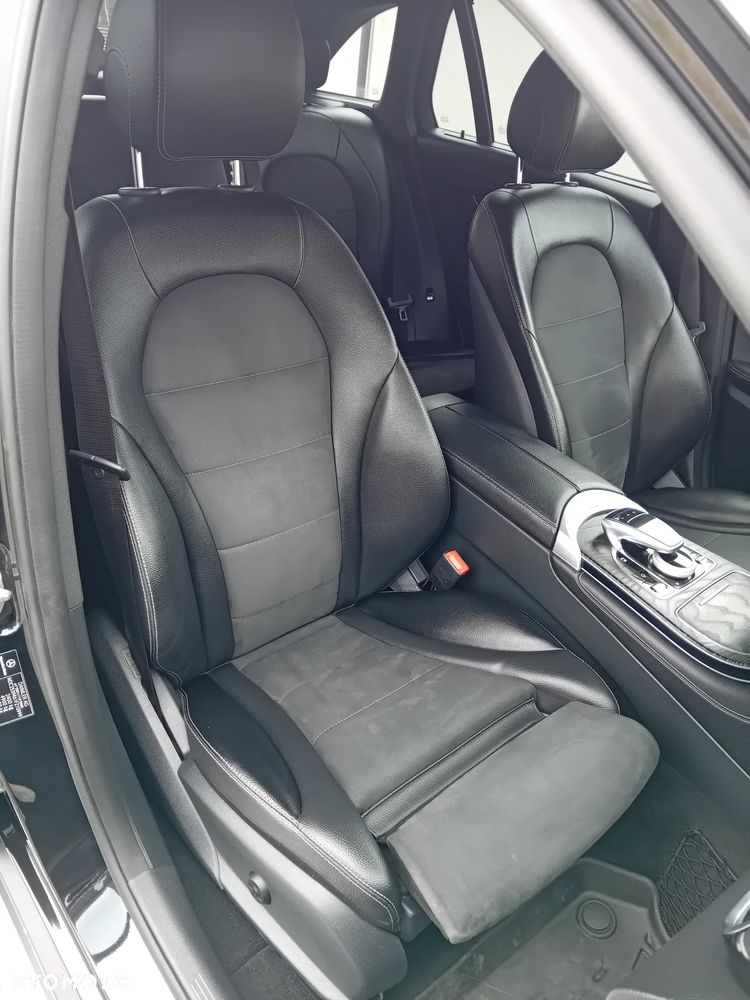 Mercedes-Benz GLC 250 4Matic 9G-TRONIC AMG Line - 30