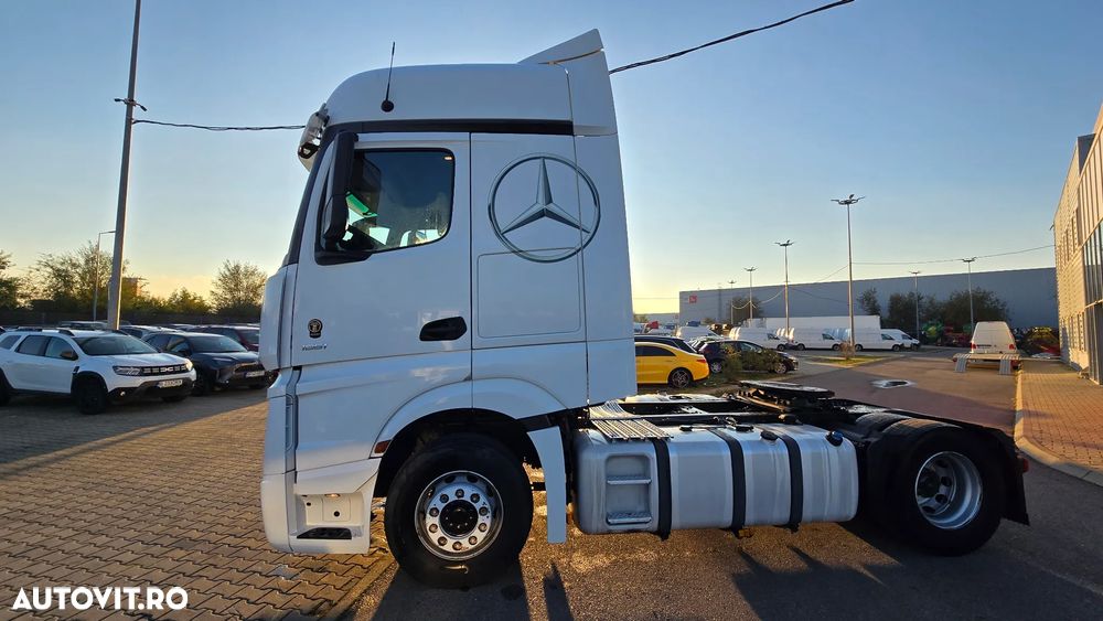 Mercedes-Benz 1851 - 4