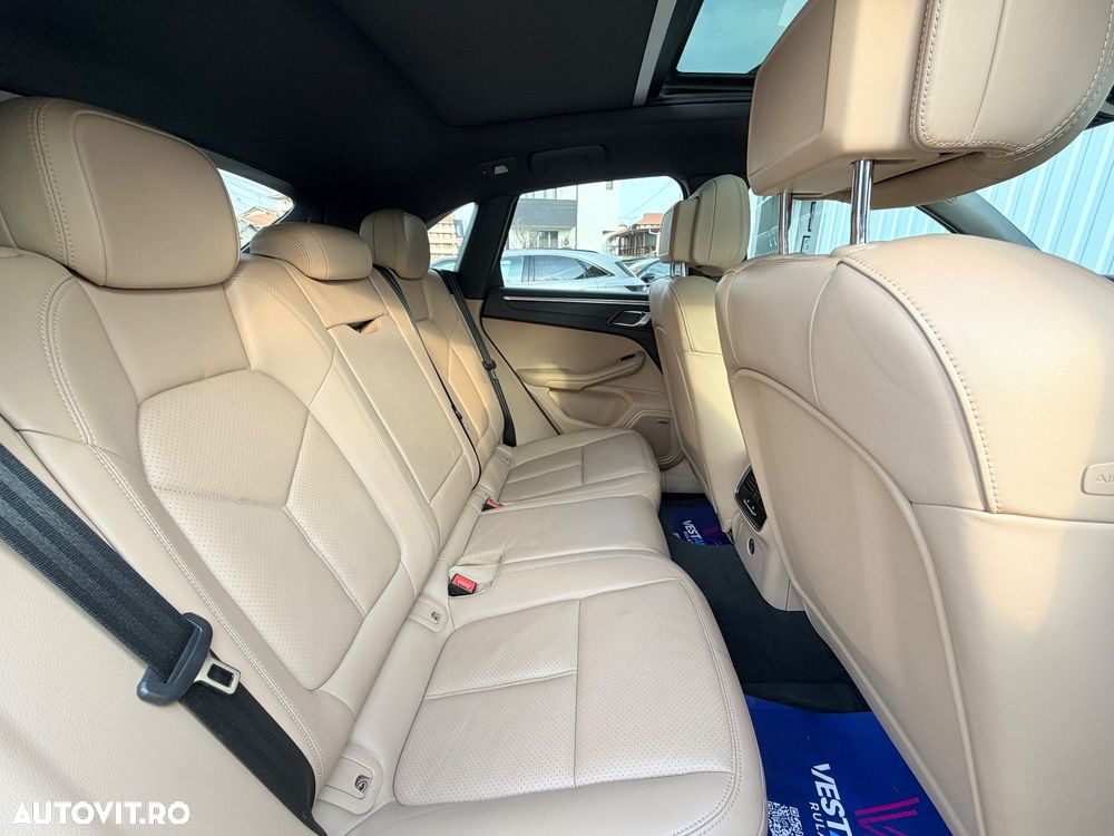 Porsche Macan - 24