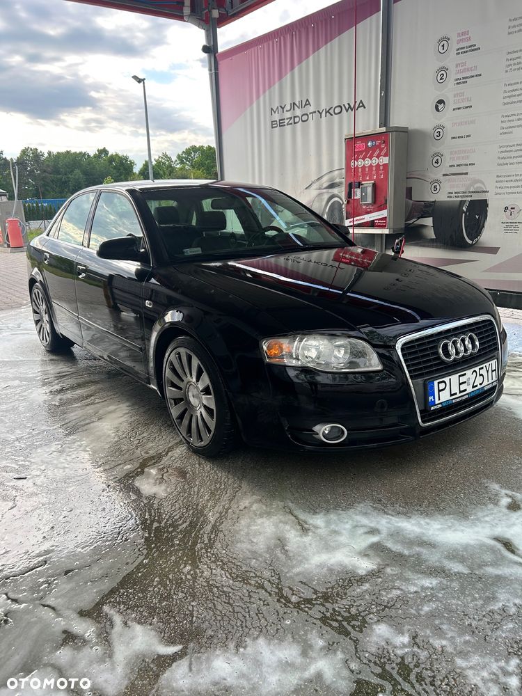 Audi A4 Limousine - 1
