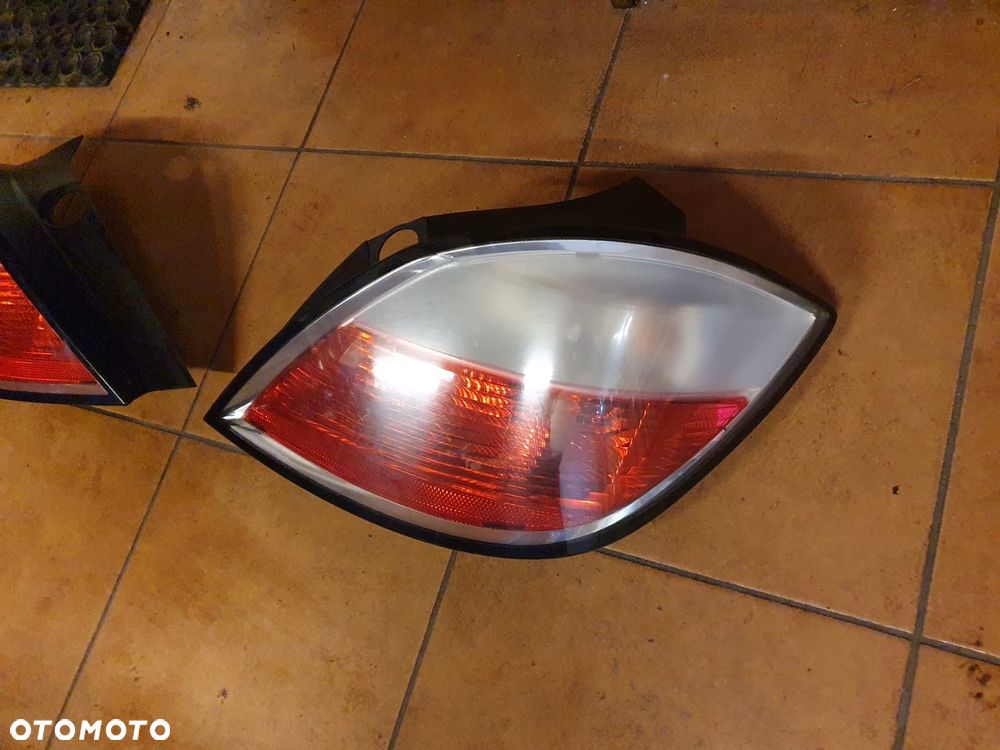 LAMPA L/P TYŁ OPEL ASTRA H III H/B 5 DRZWI - 3
