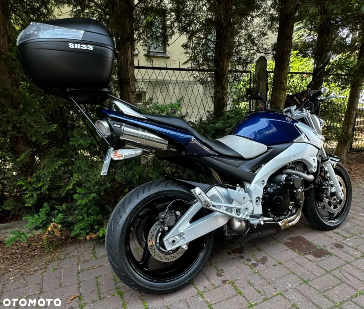 Suzuki GSR - 7