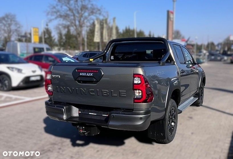 Toyota Hilux - 2