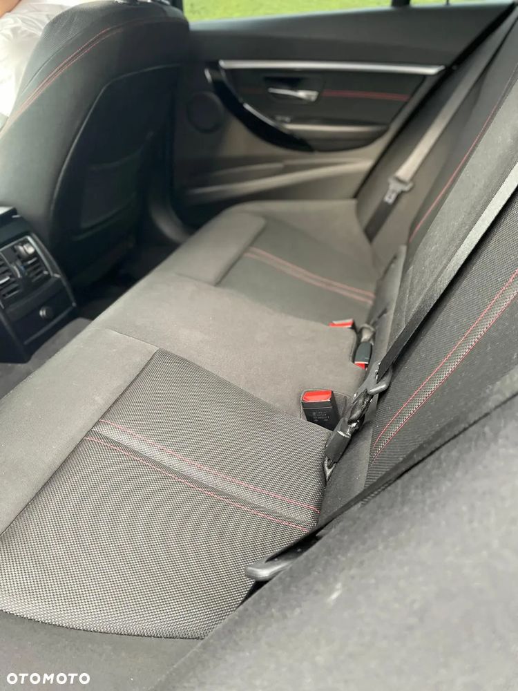 BMW Seria 3 318d Sport Line - 13