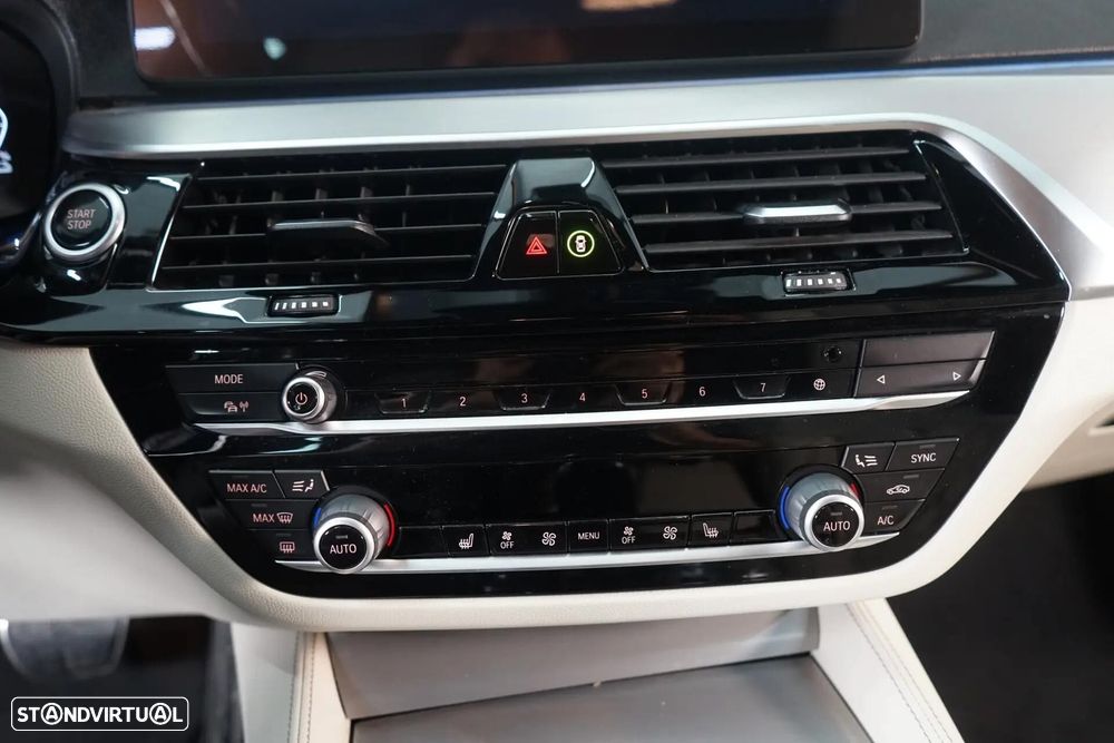 BMW 530 e Pack M - 34