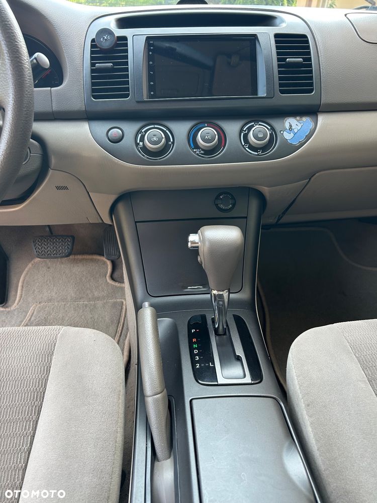 Toyota Camry - 24