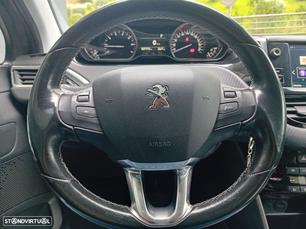 Peugeot 2008 1.2 PureTech Allure EAT6 - 21