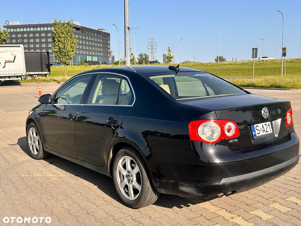Volkswagen Jetta 1.9 TDI DPF Comfortline DSG - 24