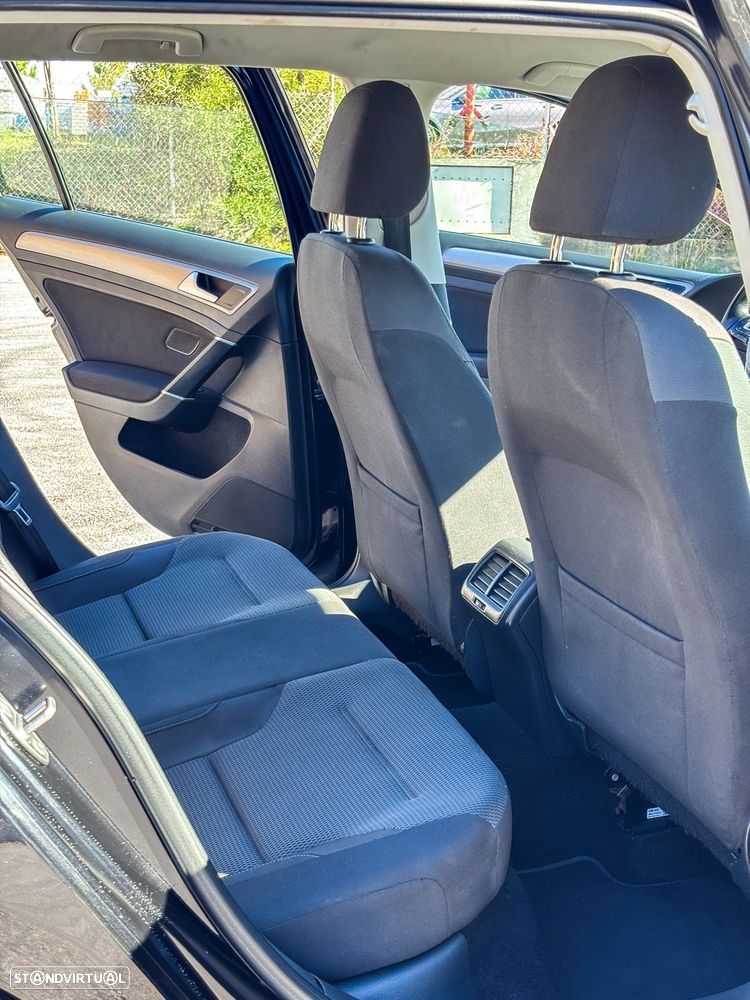 VW Golf Variant 1.6 TDi Confortline DSG - 13