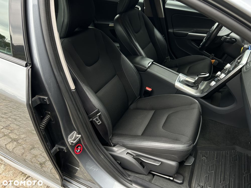 Volvo V40 Cross Country D3 Geartronic Momentum - 14
