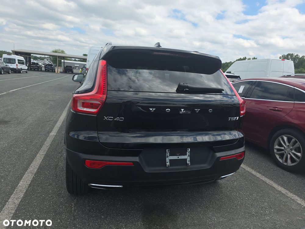 Volvo XC 40 T5 AWD R-Design - 2
