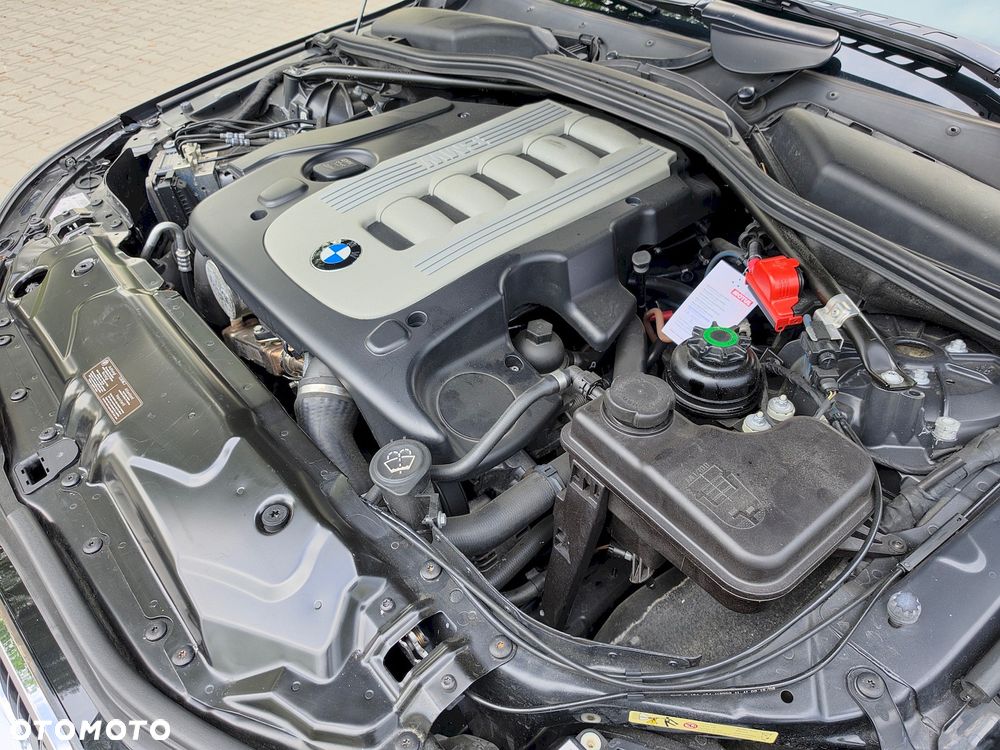 BMW Seria 5 525xd - 39