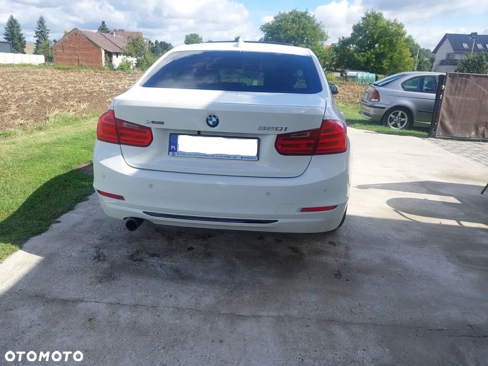 BMW Seria 3 328i Sport Line - 10