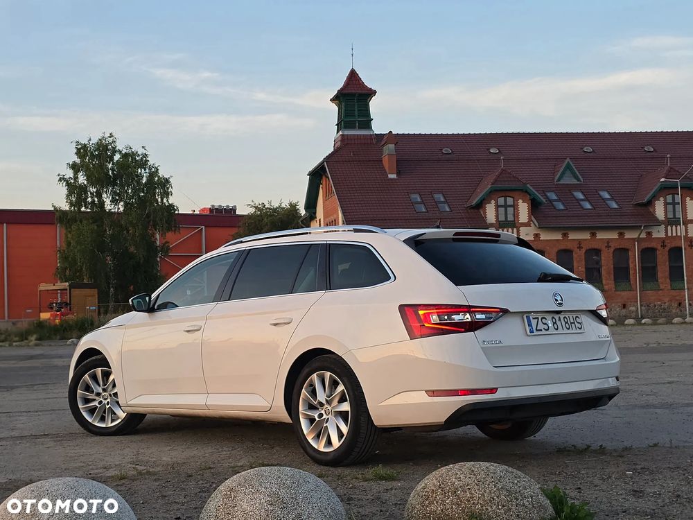 Skoda Superb 2.0 TDI Ambition DSG - 8