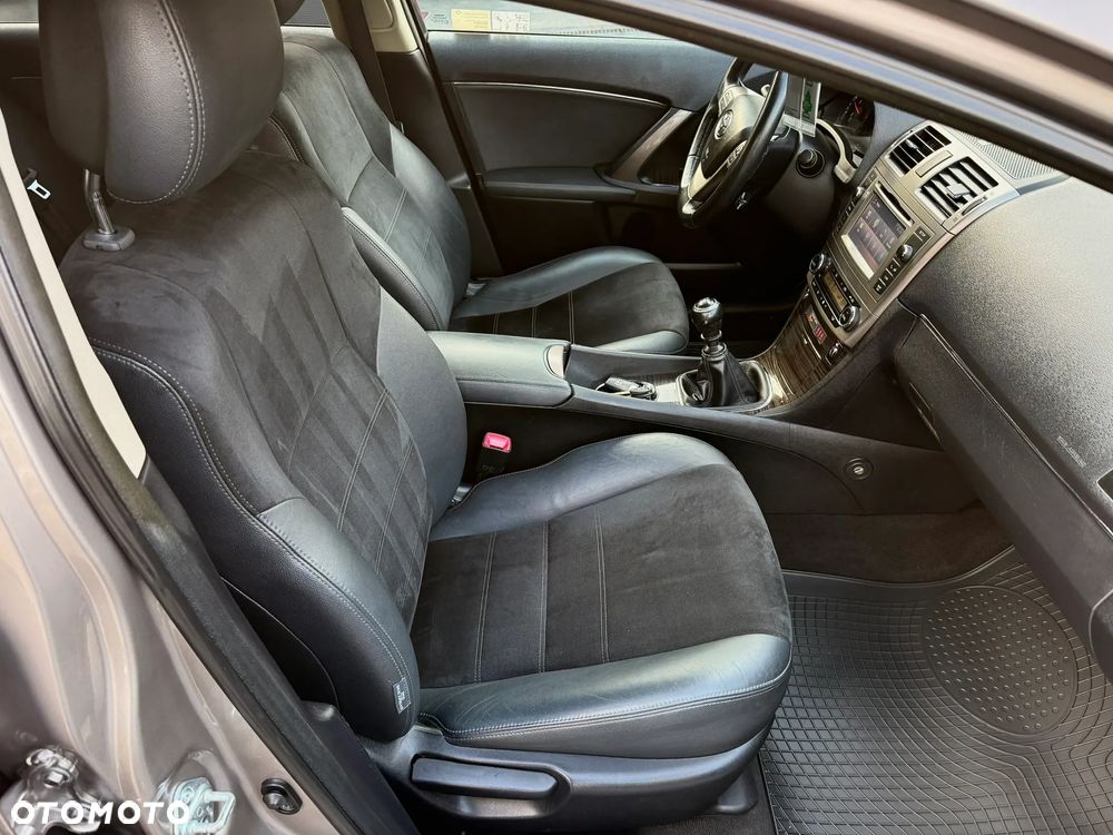 Toyota Avensis 2.0 D-4D Premium - 21