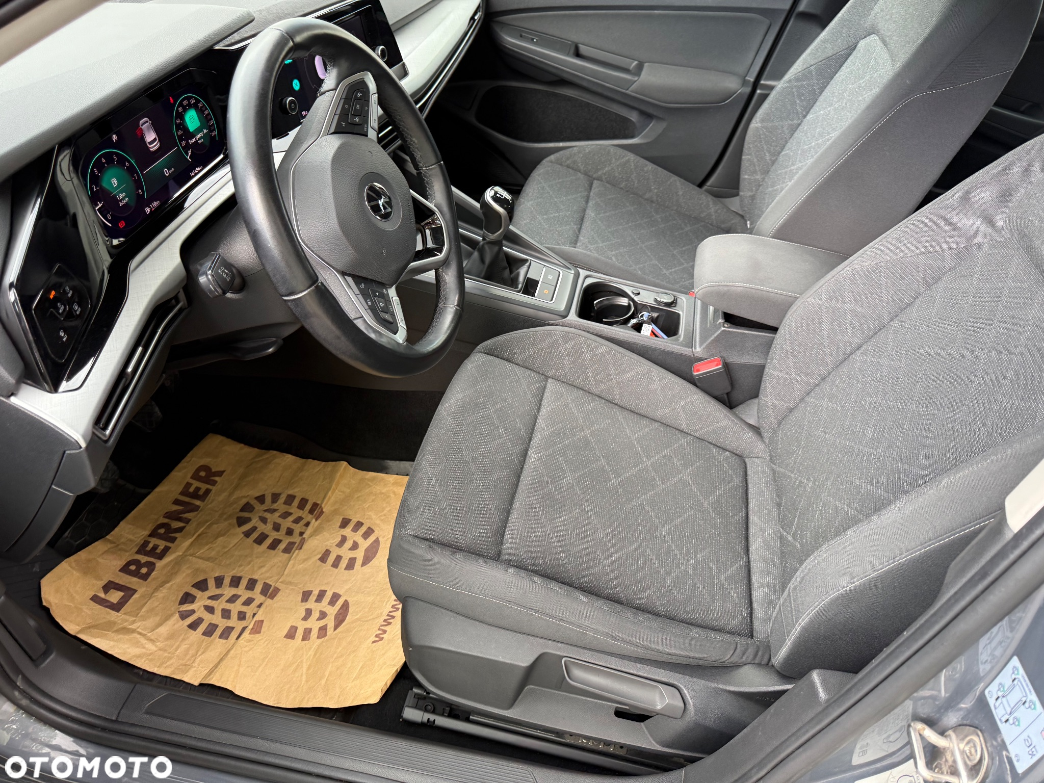 Volkswagen Golf VIII 1.5 TSI EVO Life - 23