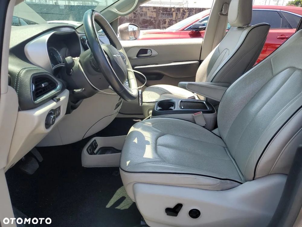 Chrysler Pacifica - 6