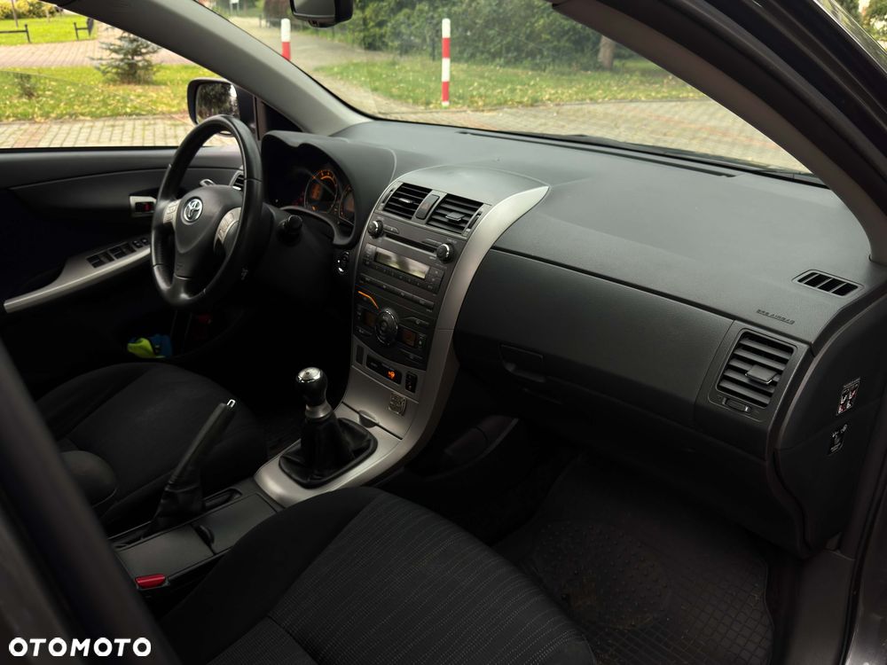 Toyota Corolla 1.6 VVT-i Premium - 12