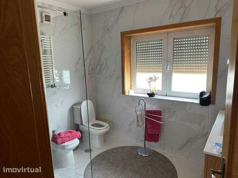 Moradia Geminada T4 - Terreno de 485 m2 - S. Mamede de Infesta - Grande imagem: 5/12