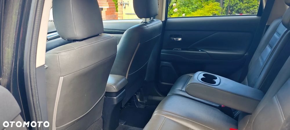 Mitsubishi Outlander Instyle NAVI + - 5