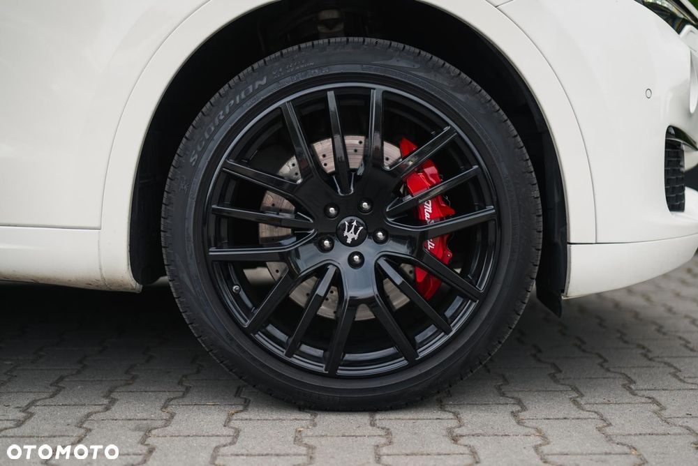 Maserati Levante S - 38