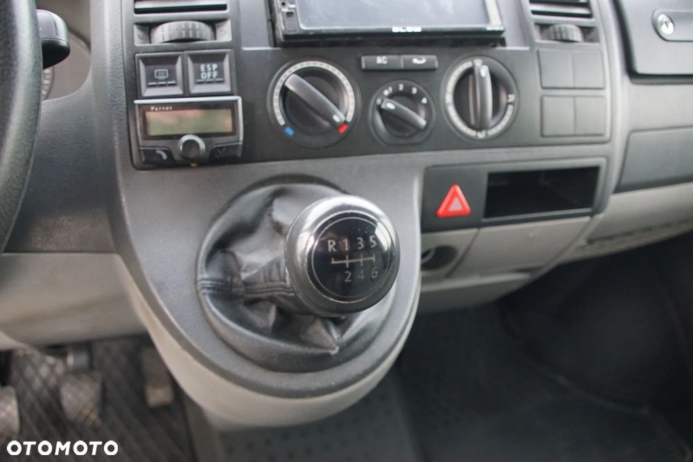 Auto na części - Volkswagen Transporter T5 2.5 TDI 130 KM BNZ KPE LL5M 2008R Silnik Skrzynia Drzwi Maska Klapa Błotnik Zderzak Lampa Szyba Klamka Lusterko Deska Kokpit Sterownik Moduł Czujnik Licznik Wyświetlacz Panel Kierownica - 13