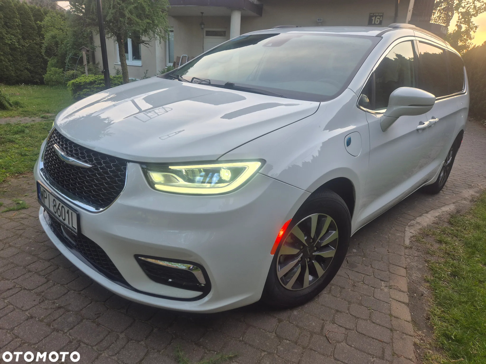 Chrysler Pacifica - 13