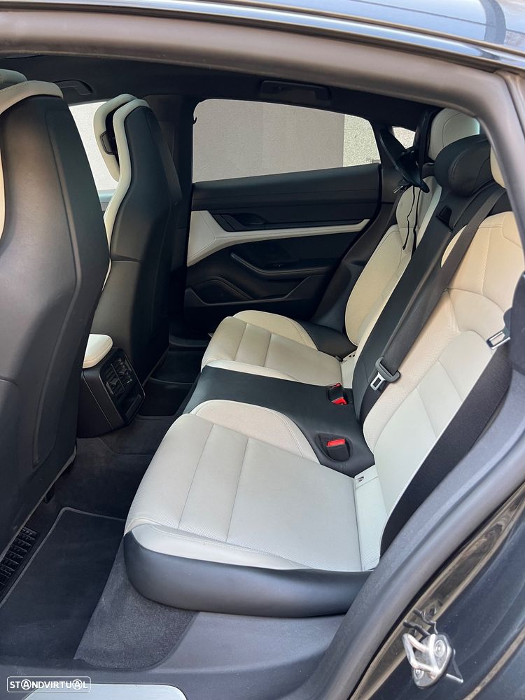 Porsche Taycan 4S - 13