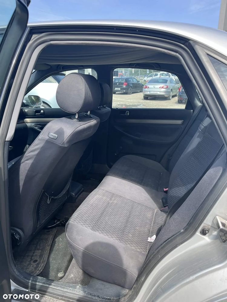 Audi A4 Avant 1.8 - 12