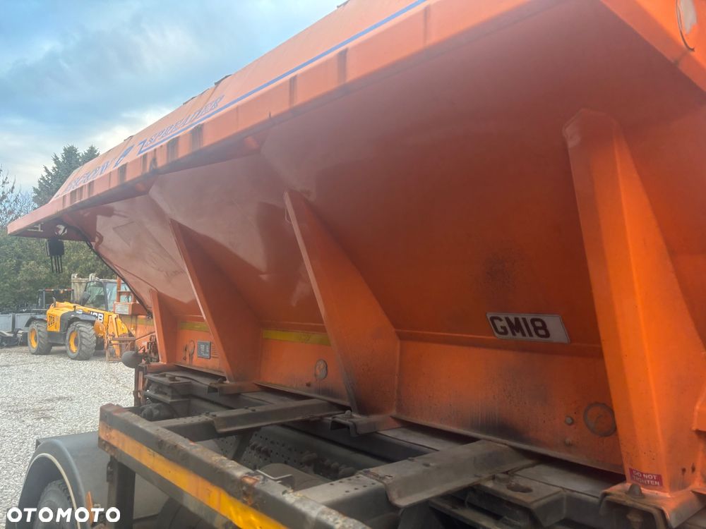 Mercedes-Benz AROCS 1824 4X4 Piaskarka solarka econ pług - 3