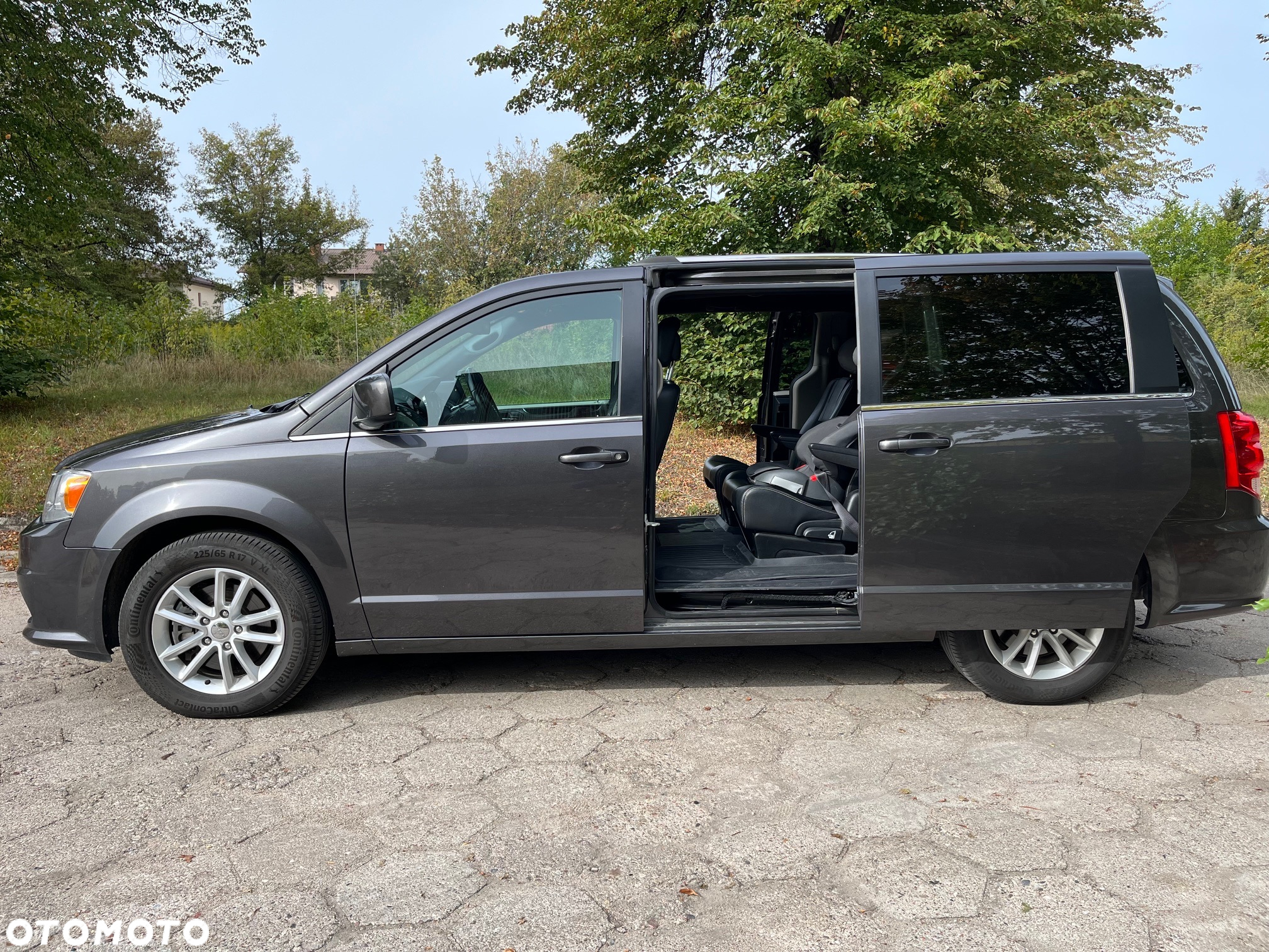 Dodge Grand Caravan - 10
